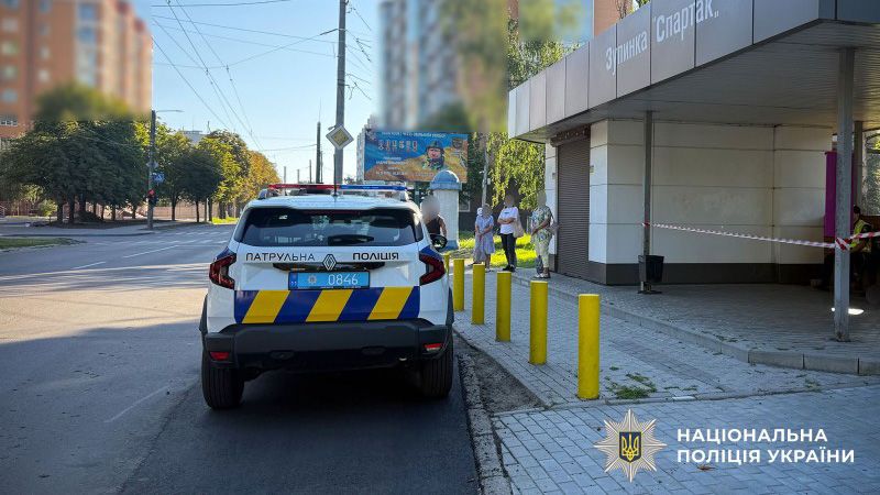 У Кременчуці на зупинці громадського транспорту раптово помер чоловік
