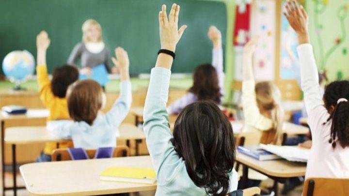 Мережа шкіл скорочується, 80% педагогів — жінки