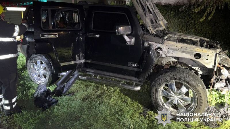 У Кременчуці вночі згорів автомобіль Hummer