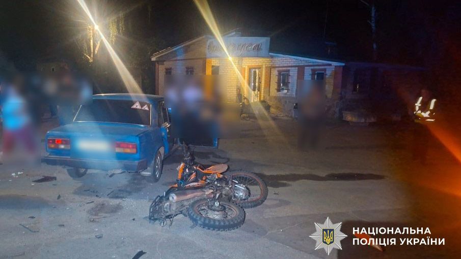 У Білецьківці 17-річна водійка ВАЗу зіткнулася з мотоциклом: троє неповнолітніх у лікарні
