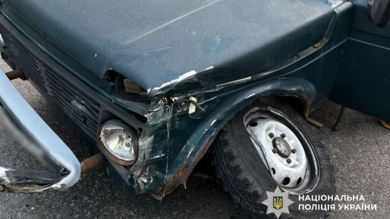 У Кременчуці зіткнулися пікап та легковик: троє людей потрапили до лікарні