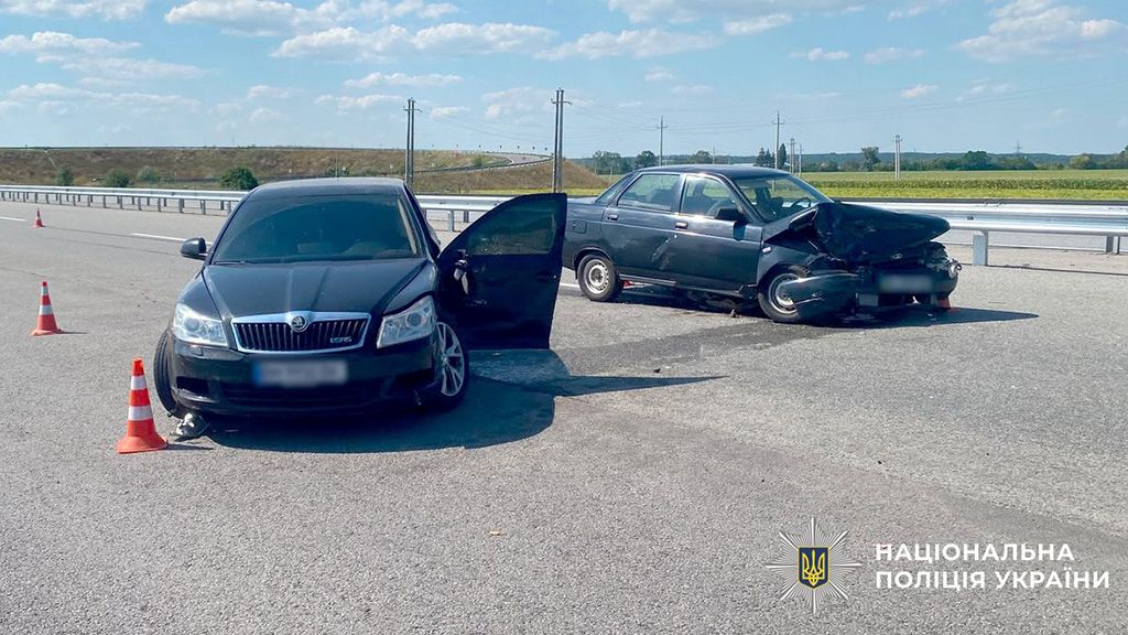 Поблизу Решетилівки зіткнулися Skoda та ВАЗ: у ДТП постраждала 21-річна дівчина
