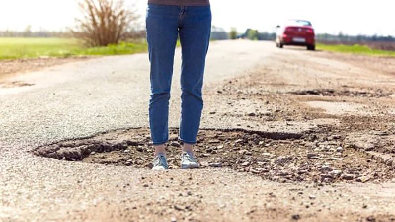 Геннадій Супрун обіцяє продовжити ремонт дороги на Малу Перещепину