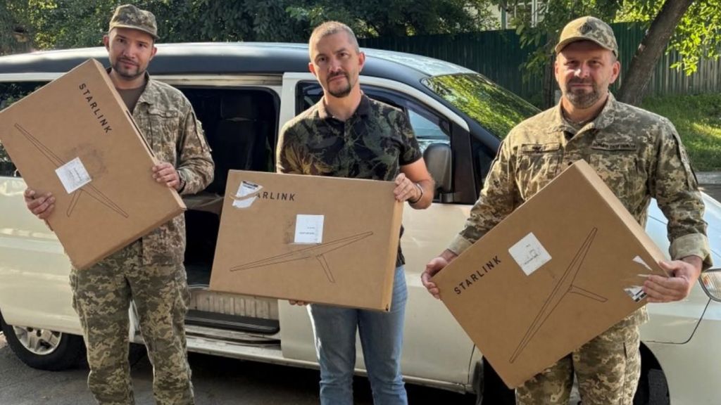 Козельщинська громада передала українським військовим три термінали Starlink