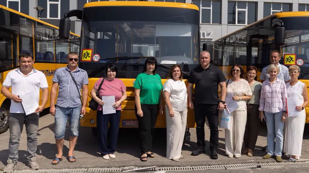 Учнів громади возитимуть на новому автобусі