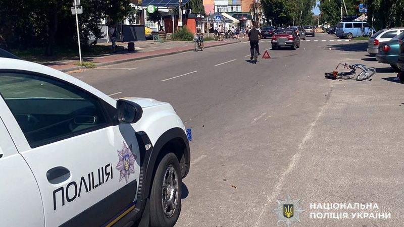 У Миргороді 67-річна велосипедистка потрапила під колеса автомобіля: поліція розшукує свідків ДТП