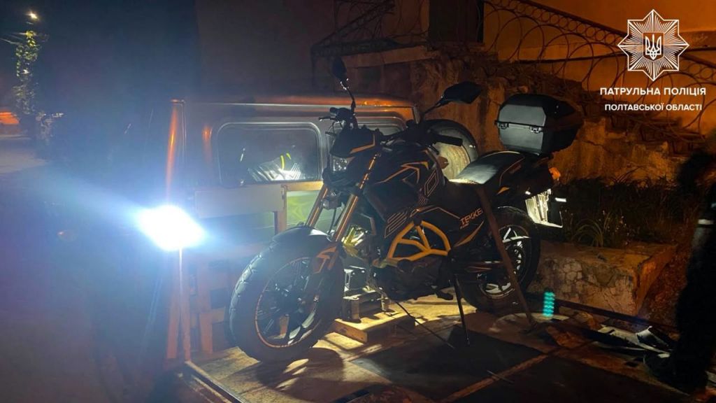 У Полтаві мотоцикліст без відповідних водійських прав намагався втекти від поліцейських