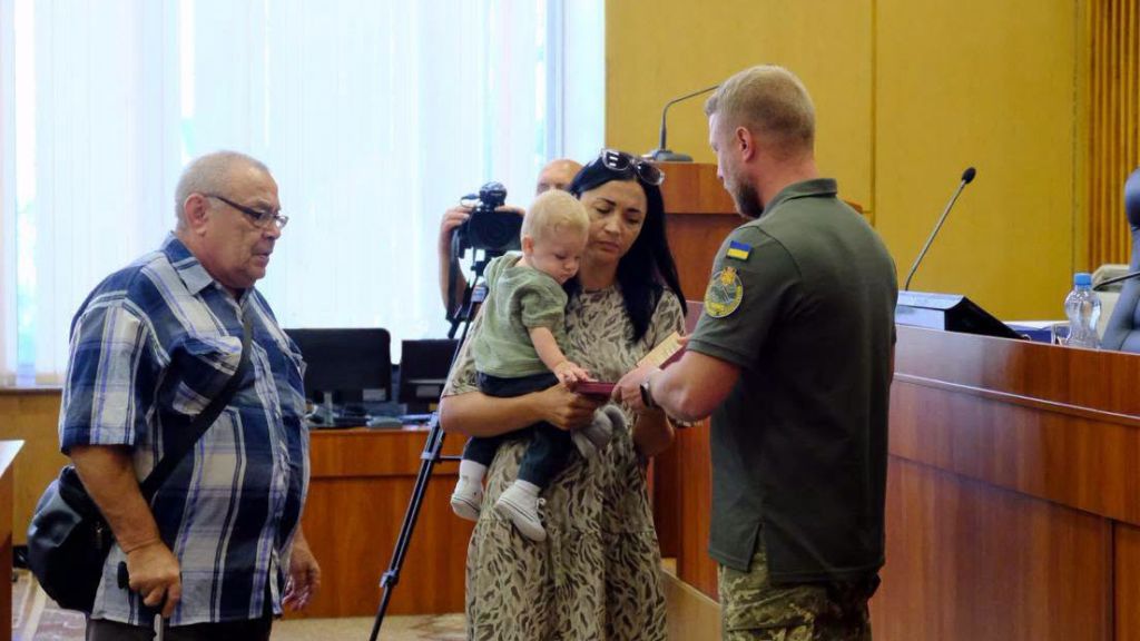 У Горішніх Плавнях родинам чотирьох полеглих захисників вручили посмертні державні нагороди