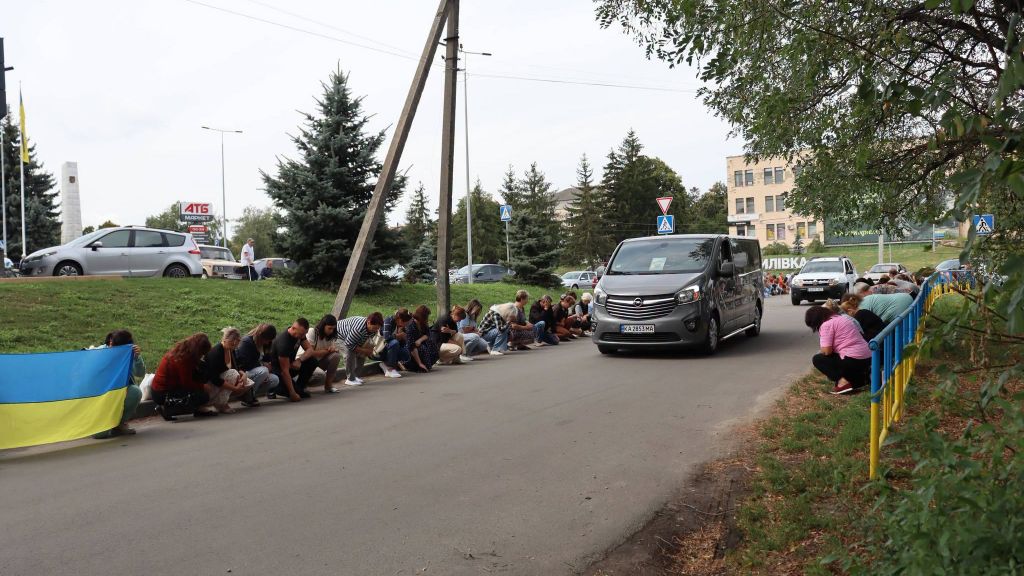 У Решетилівській громаді провели в останню путь захисника та санітарного інструктора Петра Гузоватого