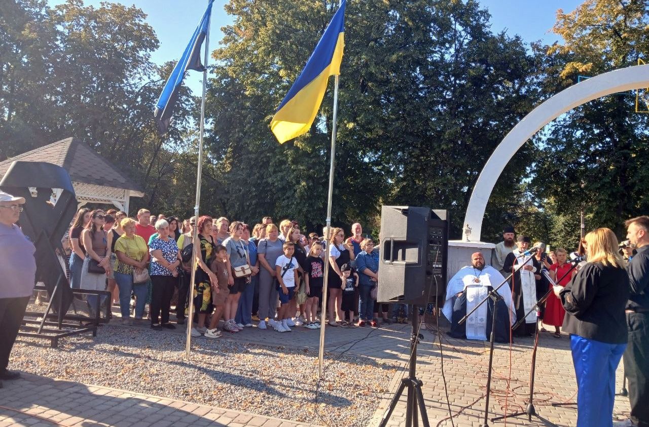 На відкриття Алеї Надії прийшло близько 500 кобелячан