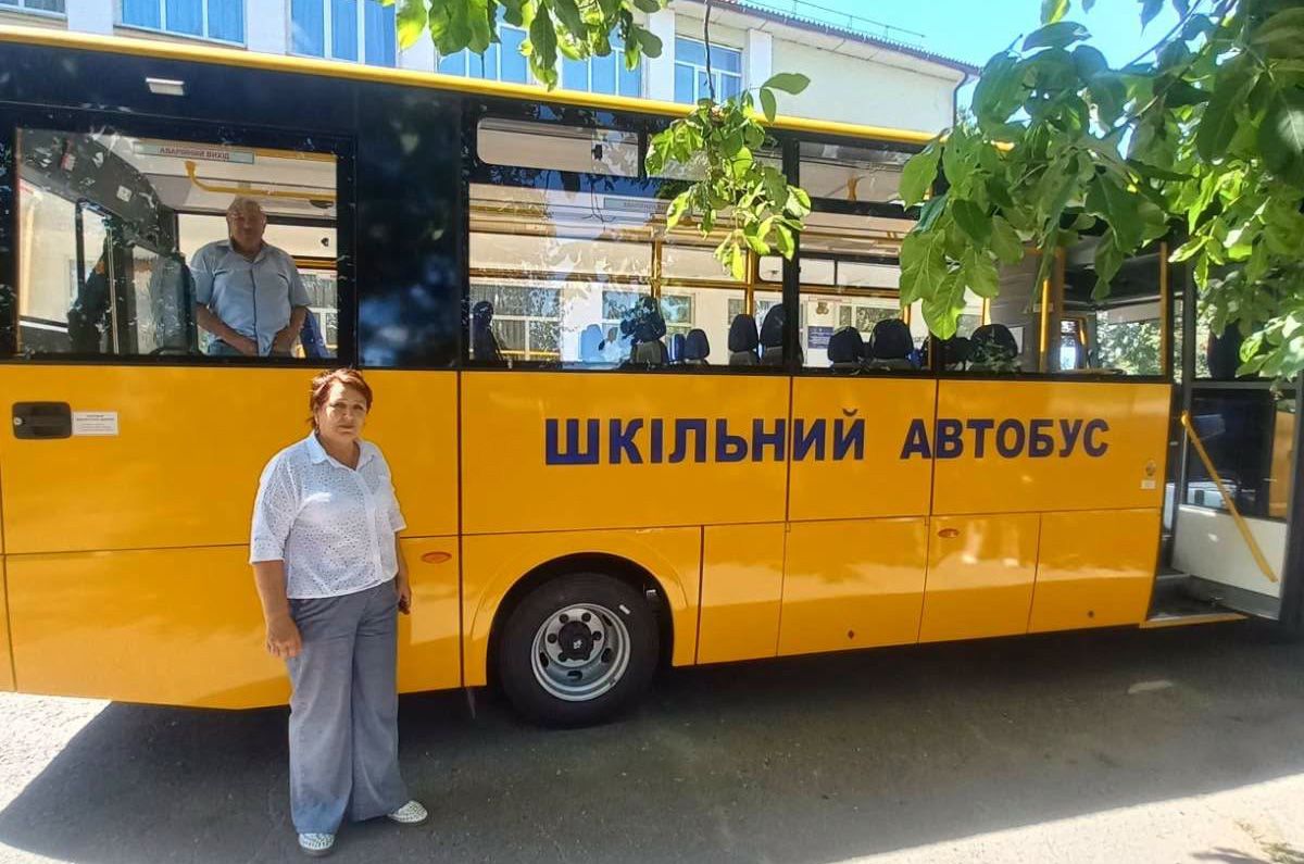 Хомутецька гімназія отримала новий шкільний автобус, пристосований для дітей з інвалідністю