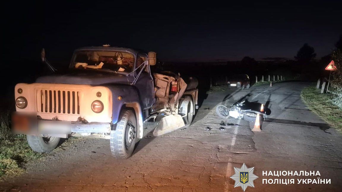 Поблизу Полтави 15-річний мотоцикліст зіткнувся з вантажівкою: юнак в лікарні