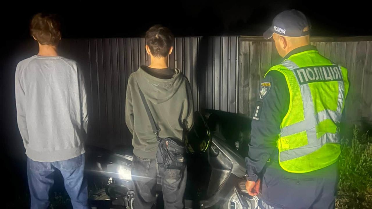 У Котельві поліцейські провели нічний рейд: склали протоколи на батьків, чиї діти ганяють ночами на мототранспорті