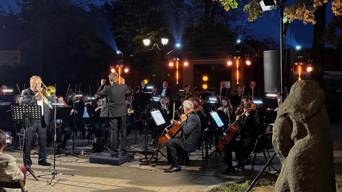 «Symphony of Summer»: у Полтаві відбувся благодійний концерт симфонічного оркестру просто неба