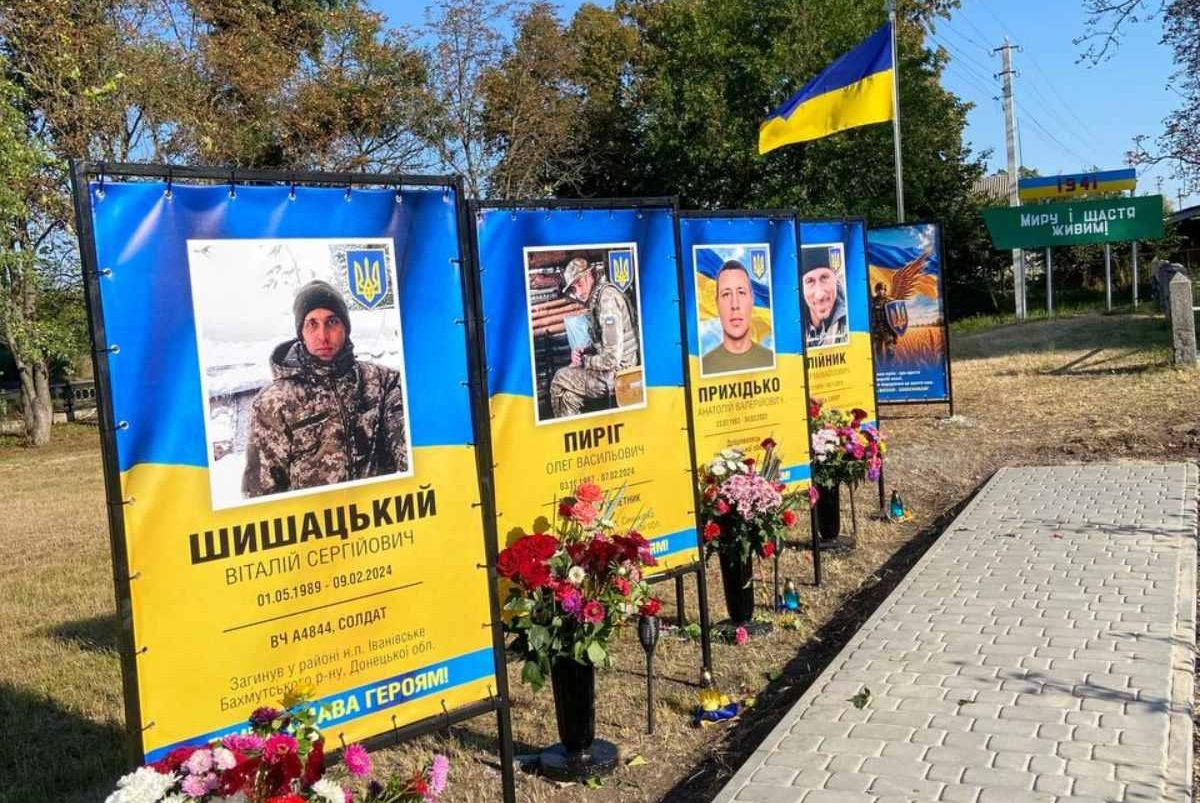У Іванівці Кобеляцької громади відкрили Алею Слави на честь полеглих воїнів-земляків