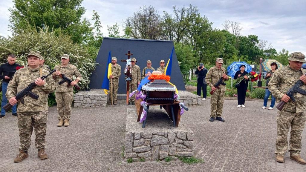 Міська рада ставитиме пам’ятники загиблим воїнам