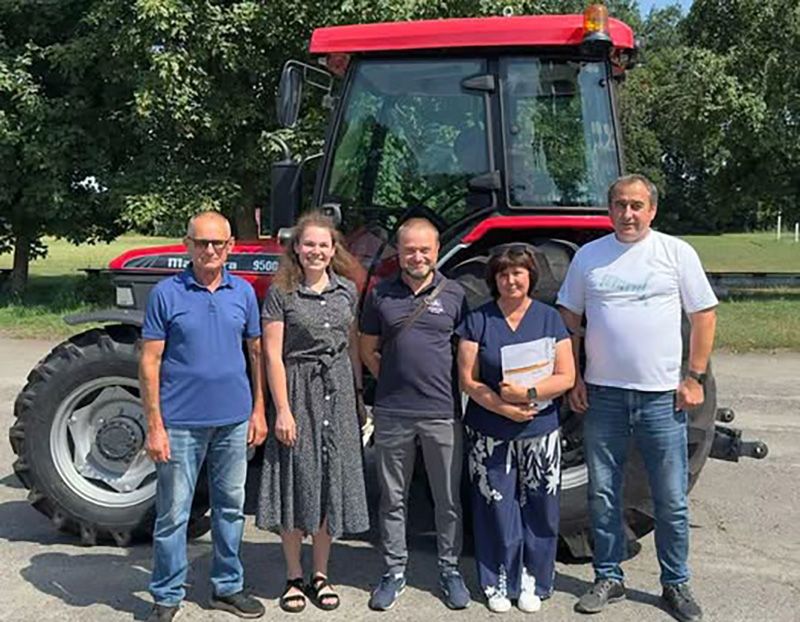 Диканська громада отримала новий трактор від Corteva Agriscience та GlobalGiving