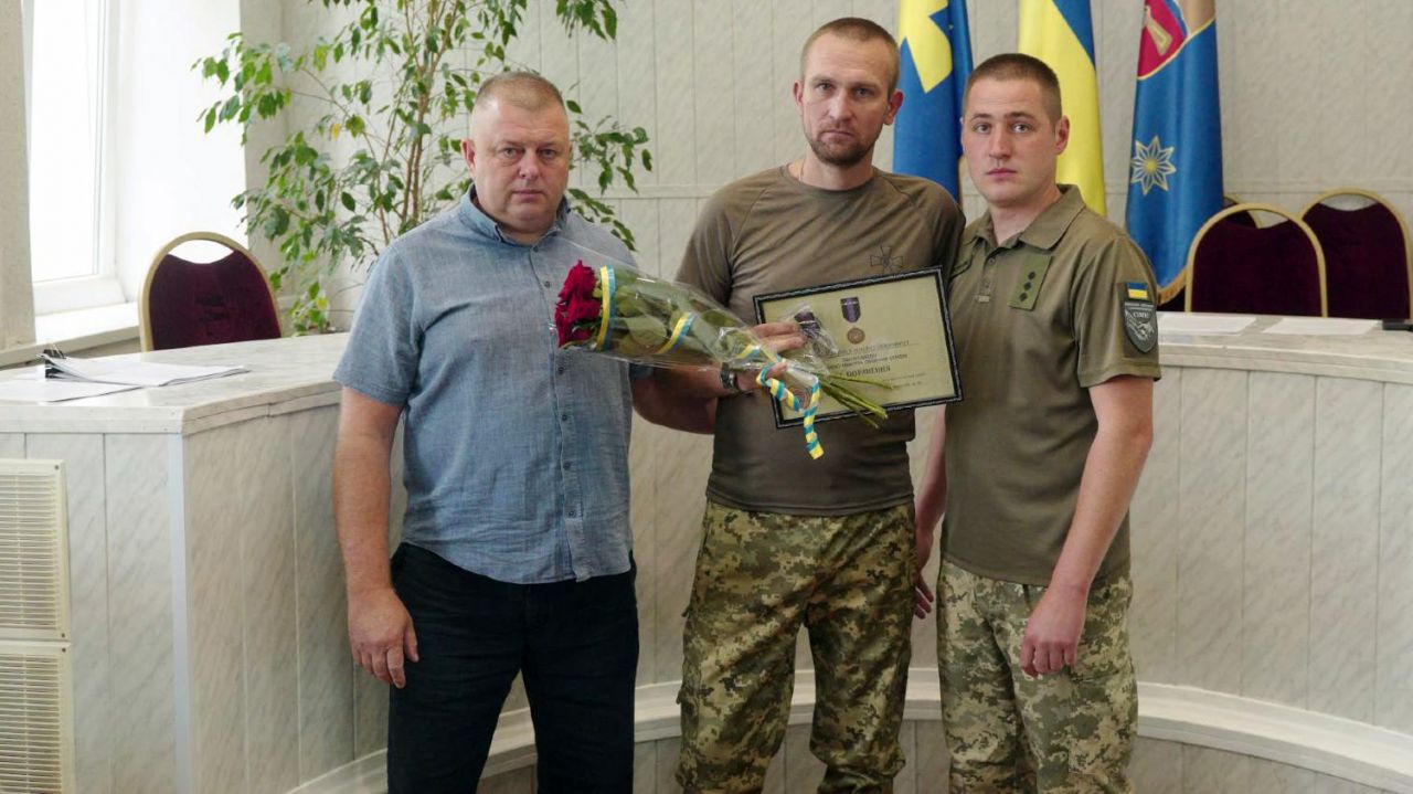 У Кобеляках вручили державні та відомчі нагороди воїнам та їхнім родинам