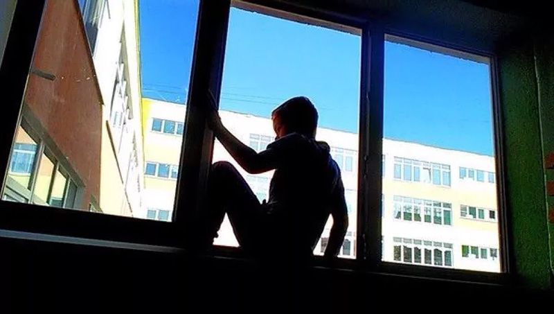 У Супрунівці 9-річний хлопчик випав із вікна сьомого поверху: дитина у лікарні