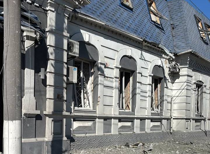 Ворог атакував ракетами Кременчуцький район: пошкоджено підприємство, поранено двох людей