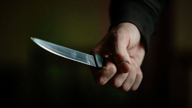 На Полтавщині під час застілля чоловік ударив знайомого ножем