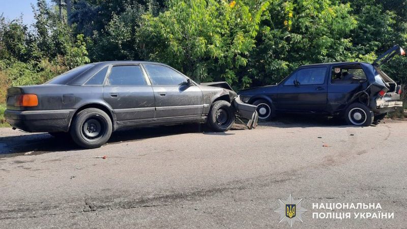 В Опішнянській громаді зіткнулися Audi та Volkswagen: водія одного із легковиків госпіталізували