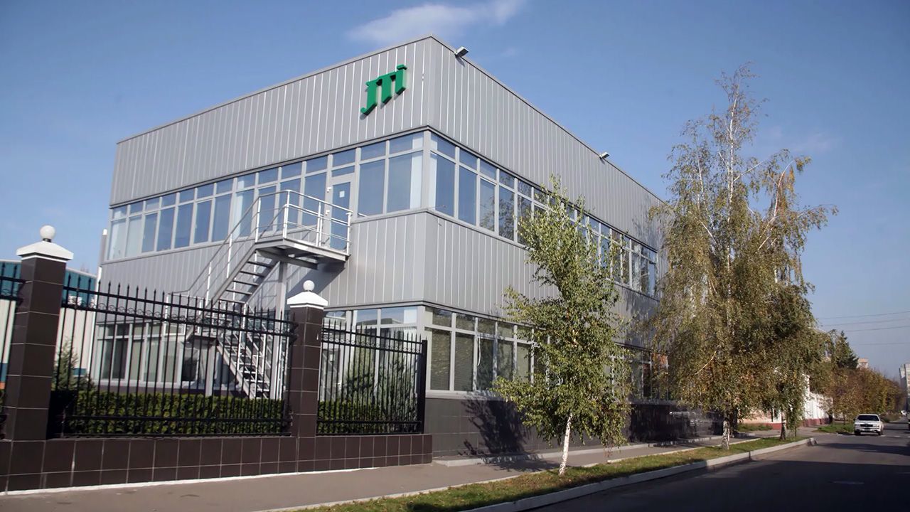 Тютюнова фабрика JTI у Кременчуці двічі зазнала ворожих ударів у вересні та призупинила роботу
