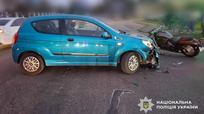 У Полтаві зіткнулися Chevrolet та мотоцикл Suzuki: мотоцикліста госпіталізували