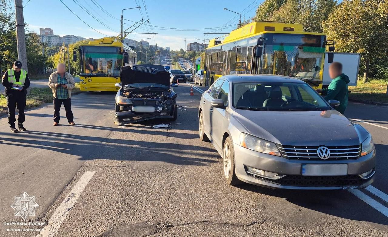 У Полтаві на Великотирнівській сталася потрійна ДТП за участю тролейбуса