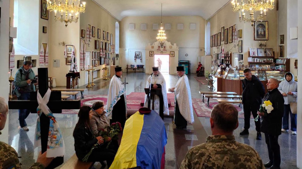 У Полтаві попрощалися з десантником із Решетилівки Володимиром Пипотем