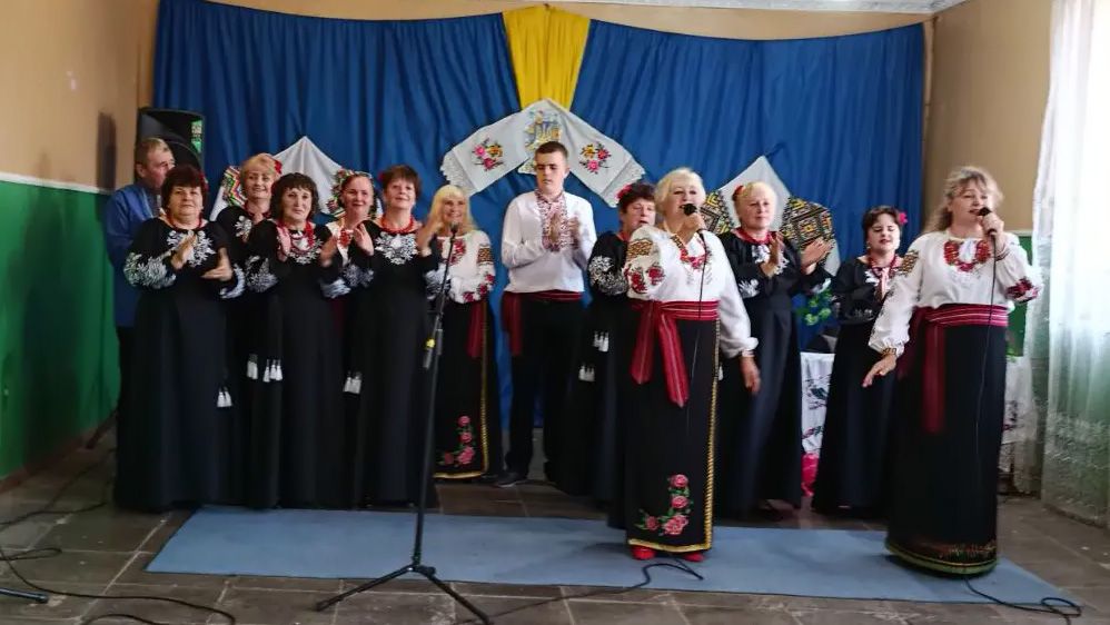 У Морозах відбувся благодійний концерт до Дня захисників і захисниць України: збирали кошти на лікування пораненого воїна