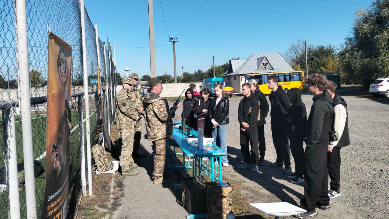 У Новосанжарському ліцеї для старшокласників провели військово-патріотичний вишкіл