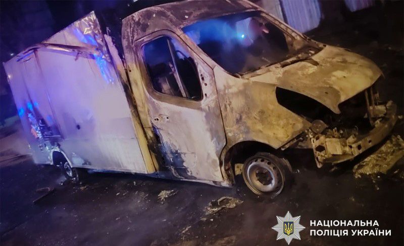У Кременчуці вночі згорів фургон: поліція підозрює підпал