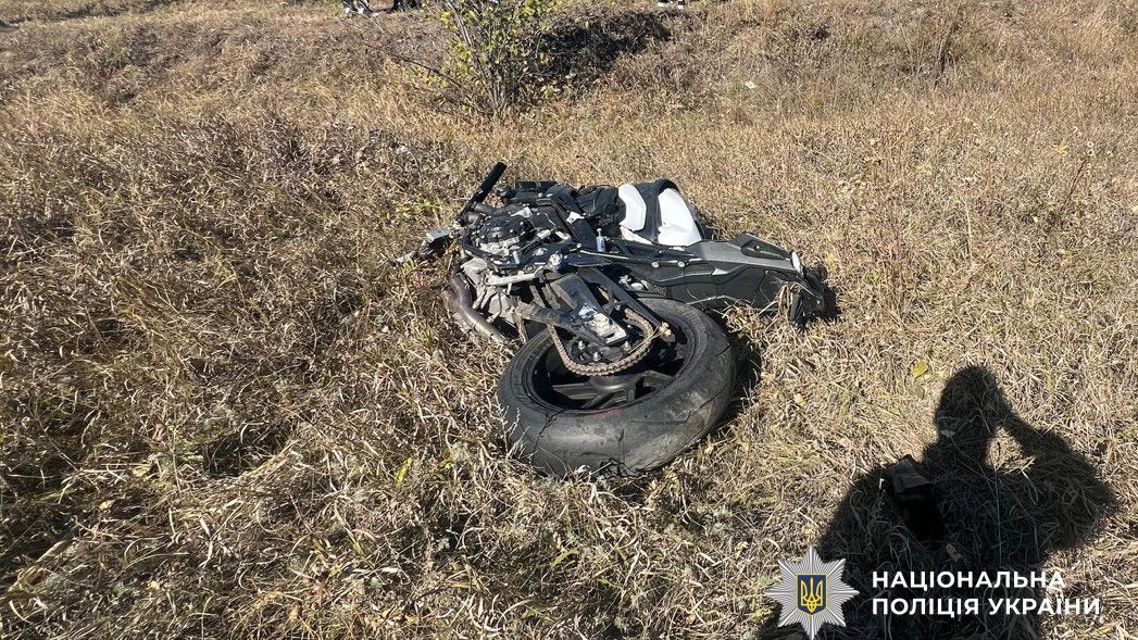 Смертельна аварія поблизу Нових Санжар: внаслідок зіткнення мотоцикла та скутера загинув молодий чоловік