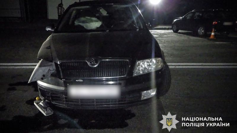 У Полтаві на Зіньківській зіткнулися «Skoda» та «Opel»: двох людей госпіталізували