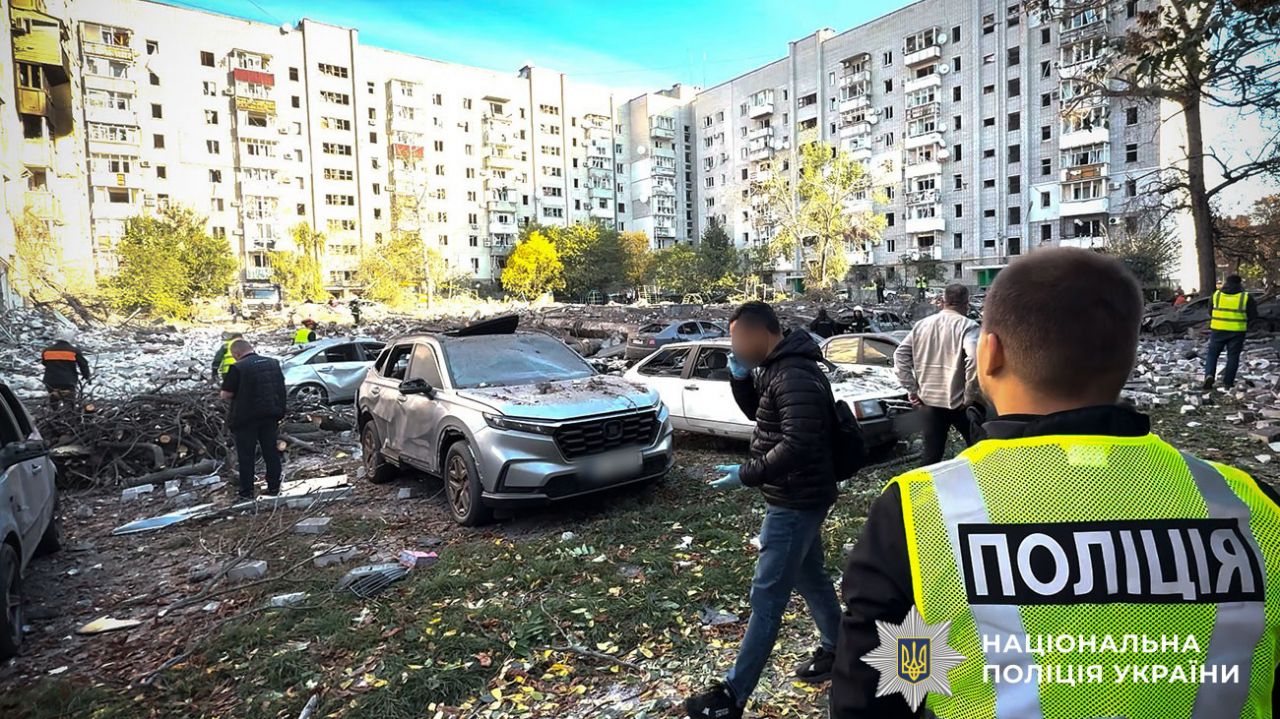 Ракетний удар по Кременчуку: поліція уточнила дані про загиблих та закликає не чіпати уламки ракет і БпЛА