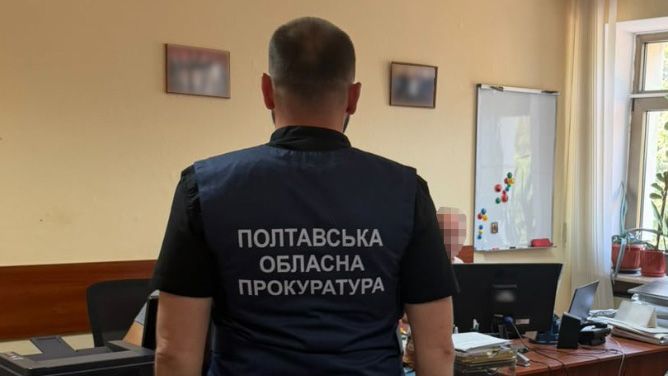 Хабар за приховування порушень: очільницю відділу освіти та аудитора засудили на Полтавщині