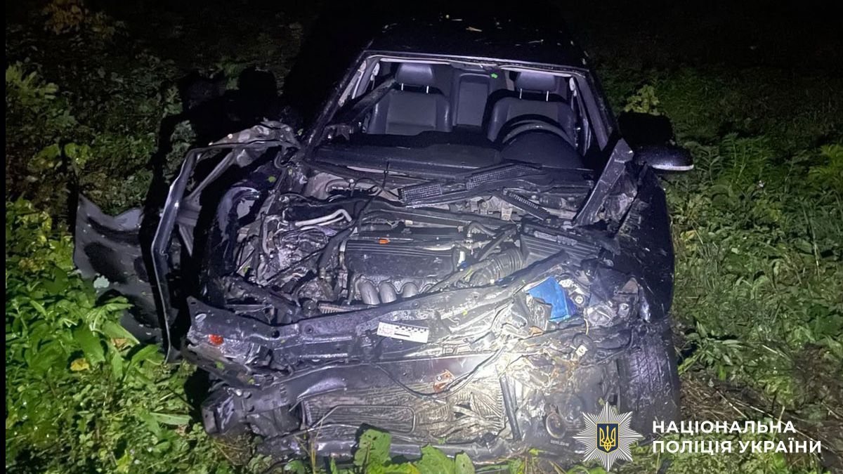У Лубнах електровоз збив пішохода та зіткнувся з легковиком