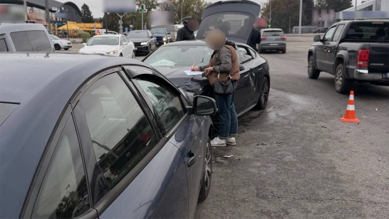 У Полтаві на виїзді з міста сталася потрійна ДТП