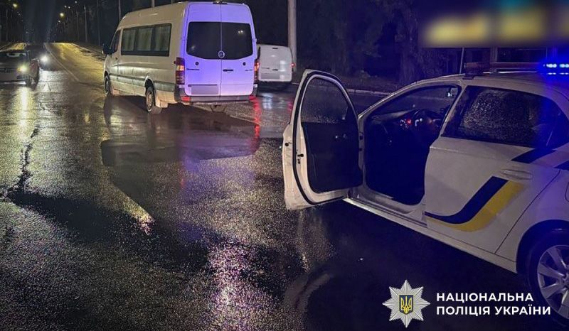 У Кременчуці на перехресті мікроавтобус збив пішохода