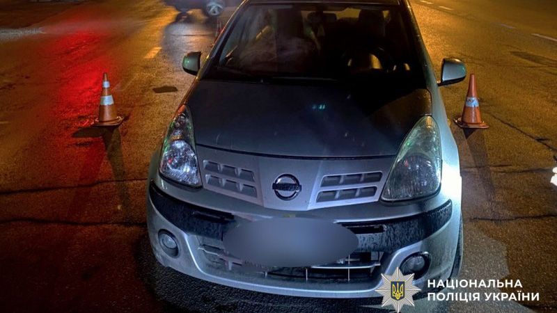 У Полтаві на перехресті Nissan збив 54-річну жінку: потерпіла у лікарні