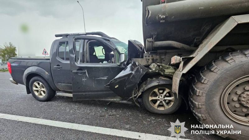 Поблизу Хорола зіткнулися пікап Nissan та вантажівка КамАЗ: травмовано пасажира