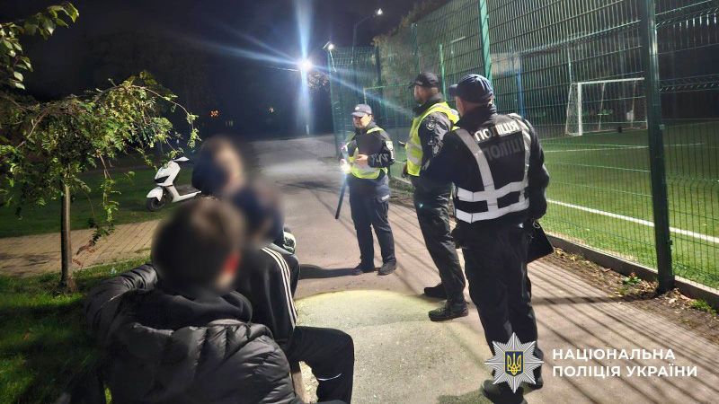 Правоохоронці Кобеляччини провели профілактичні бесіди з молоддю про безпеку під час війни