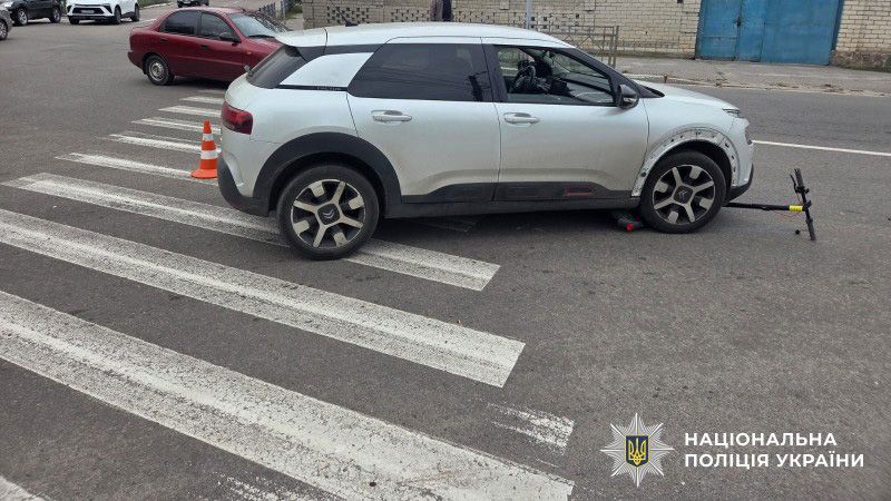 У Кременчуці легковик збив неповнолітнього хлопця на електросамокаті: дитина в лікарні