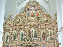 Над центральним іконостасом Хресто-Воздвиженського храму працювали 15 років