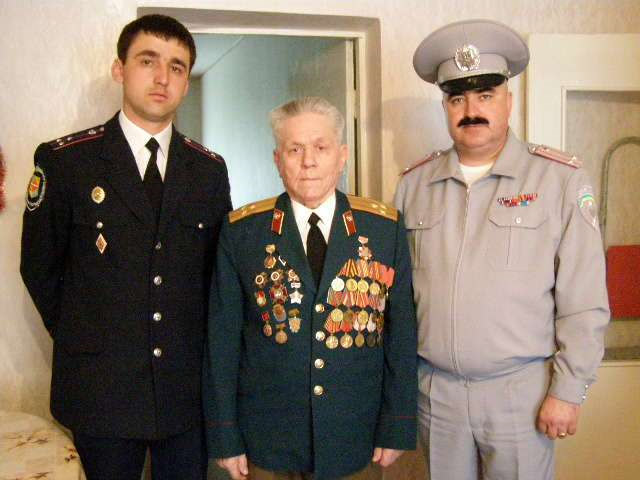 Працівники Комсомольського райвідділу міліції завітали до ветеранів