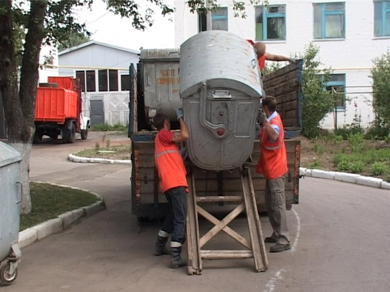 Як у Полтаві миють контейнери для сміття